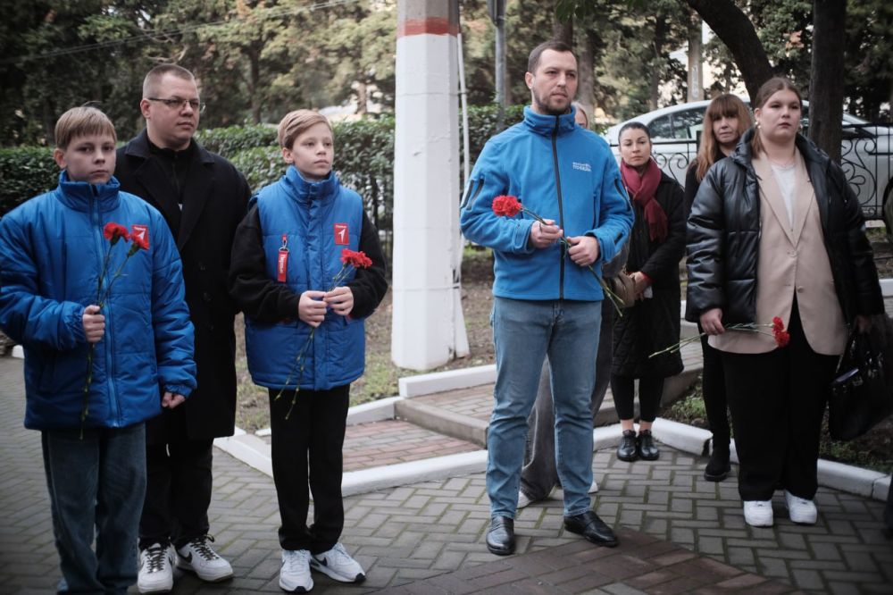 В Ялте почтили память погибших при исполнении воинского долга в Афганистане В Ялте почтили память погибших при исполнении воинского долга в Афганистане