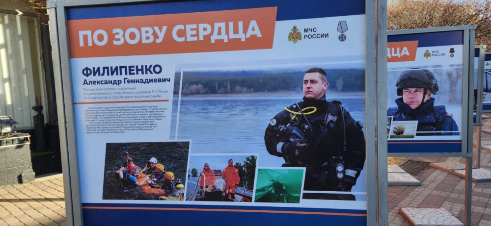 Алексей Ерёменко: Сегодня совместно с начальником Главного управления МЧС России по Республике Крым Аркадием Ожигиным осмотрели фотовыставку "По зову сердца", приуроченную ко Дню спасателя Российской Федерации Алексей Ерёменко: Сегодня совместно с начальником Главного управления МЧС России по Республике Крым Аркадием Ожигиным осмотрели фотовыставку "По зову сердца", приуроченную ко Дню спасателя Российской Федерации