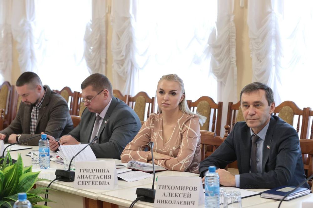 Комитет по транспорту, жилищно-коммунальному и дорожному хозяйству под председательством Оксаны Сацик обсудил вопросы благоустройства общественных территорий, переселения из аварийного жилья, а также реализацию Региональной... Комитет по транспорту, жилищно-коммунальному и дорожному хозяйству под председательством Оксаны Сацик обсудил вопросы благоустройства общественных территорий, переселения из аварийного жилья, а также реализацию Региональной...