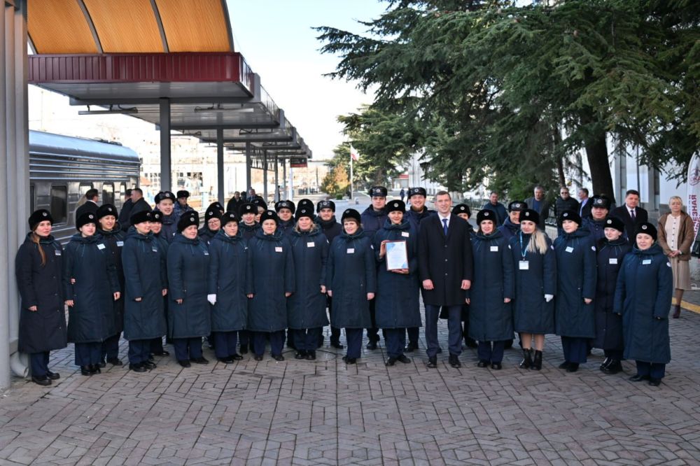 Сегодня у нас большой и радостный день: пять лет назад флагманские поезда «Таврия» №7 из Санкт-Петербурга и №28 из Москвы впервые проехали по Крымскому мосту и прибыли в Севастополь и в Симферополь, возобновив... Сегодня у нас большой и радостный день: пять лет назад флагманские поезда «Таврия» №7 из Санкт-Петербурга и №28 из Москвы впервые проехали по Крымскому мосту и прибыли в Севастополь и в Симферополь, возобновив...