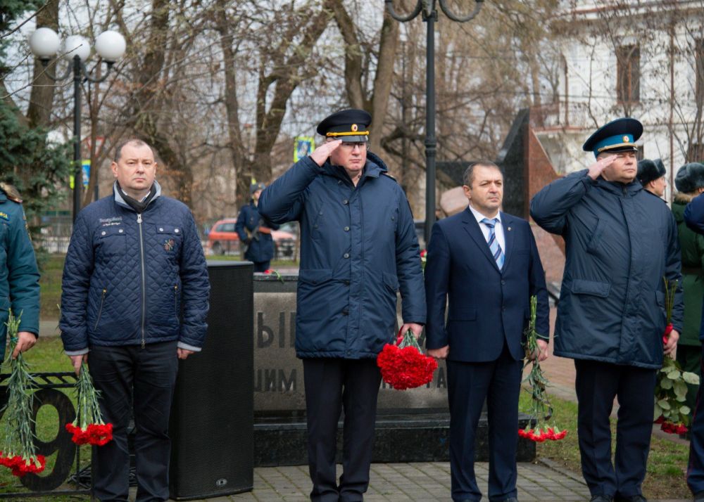Руководство МВД по Республике Крым приняло участие в мероприятии, посвященном памяти воинов-афганцев Руководство МВД по Республике Крым приняло участие в мероприятии, посвященном памяти воинов-афганцев