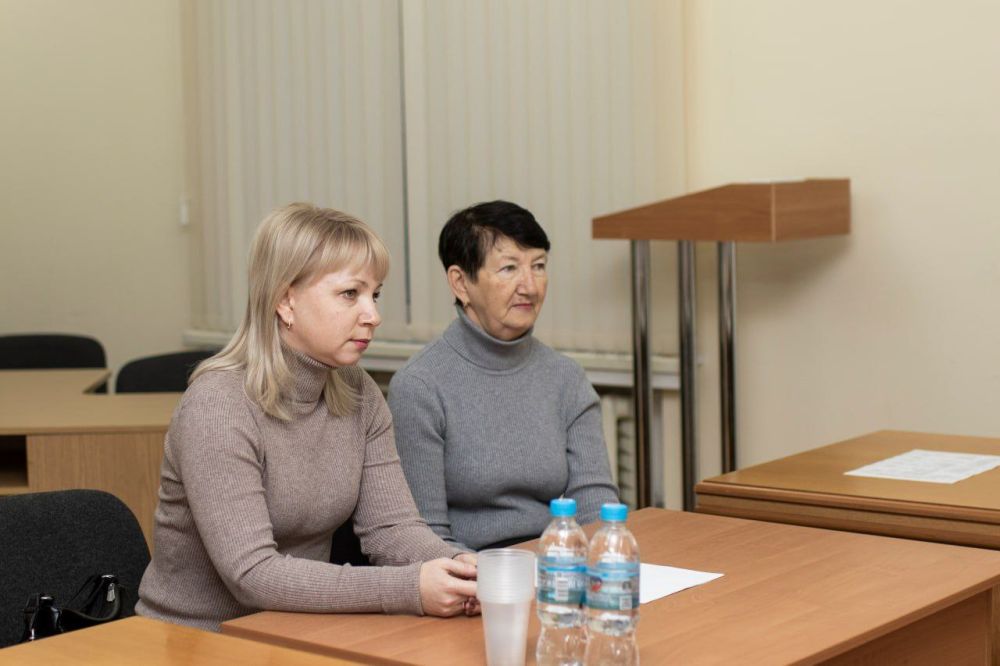 Глава администрации Симферополя Михаил Афанасьев провёл личный приём граждан, в ходе которого к нему обратились семь симферопольцев Глава администрации Симферополя Михаил Афанасьев провёл личный приём граждан, в ходе которого к нему обратились семь симферопольцев