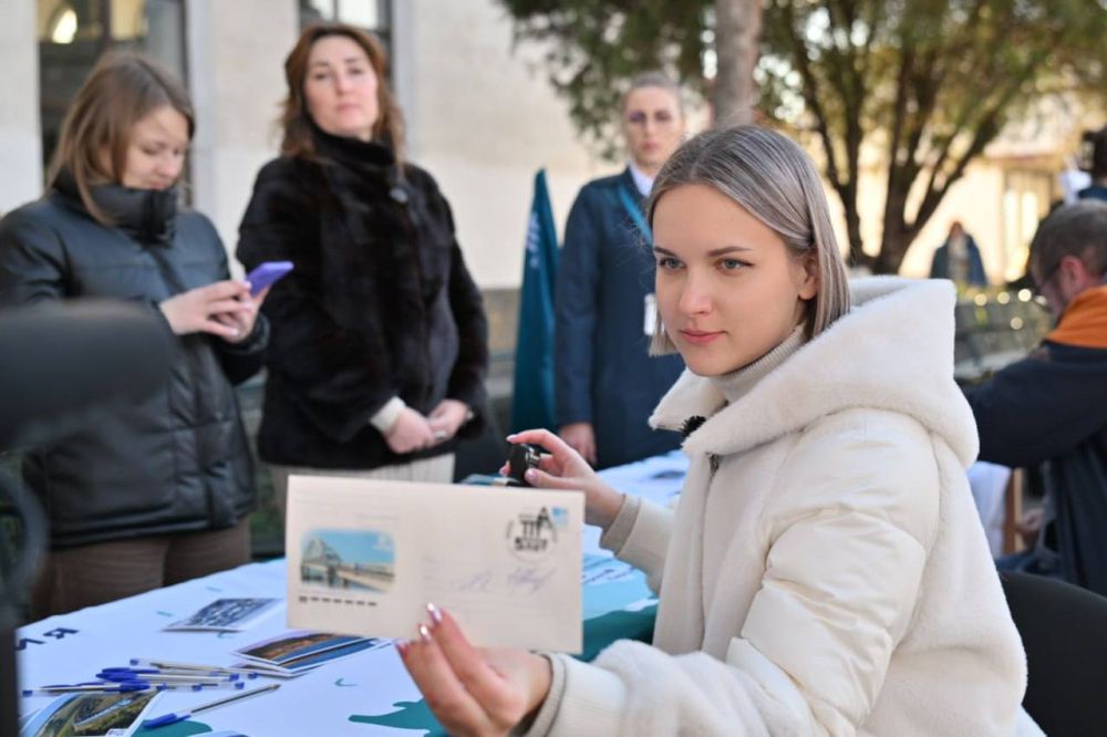 В Крыму отмечают пятилетие возобновления Ж/Д сообщения через Крымский мост В Крыму отмечают пятилетие возобновления Ж/Д сообщения через Крымский мост