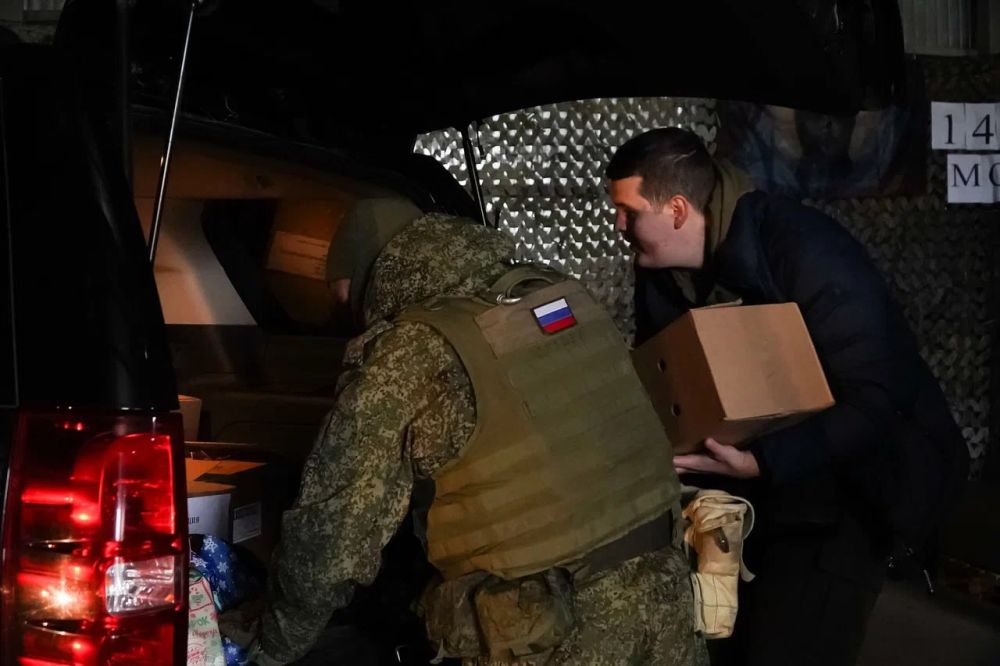Крымские школьники передали новогодние подарки бойцам в Запорожскую область Крымские школьники передали новогодние подарки бойцам в Запорожскую область