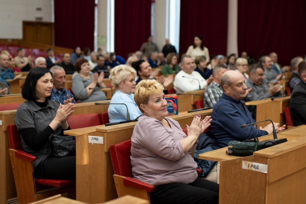 В администрации крымской столицы состоялся новогодний концерт для представителей муниципальных бюджетных учреждений города Симферополя В администрации крымской столицы состоялся новогодний концерт для представителей муниципальных бюджетных учреждений города Симферополя