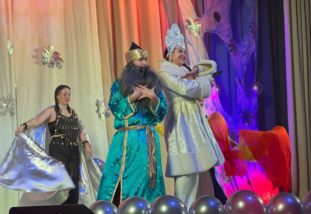 Сегодня в актовом зале центра культуры и досуга для детей участников специальной военной операции была организована развлекательная программа с новогодним спектаклем, конкурсами и играми Сегодня в актовом зале центра культуры и досуга для детей участников специальной военной операции была организована развлекательная программа с новогодним спектаклем, конкурсами и играми