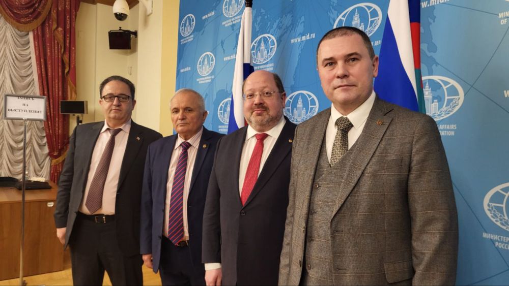 Крым уверенно идет вперёд, и всё более заметной становится роль «народной дипломатии» Крым уверенно идет вперёд, и всё более заметной становится роль «народной дипломатии»