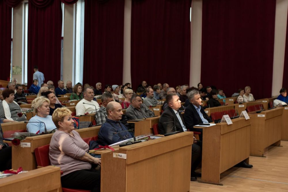 В администрации крымской столицы состоялся новогодний концерт для представителей муниципальных бюджетных учреждений города Симферополя В администрации крымской столицы состоялся новогодний концерт для представителей муниципальных бюджетных учреждений города Симферополя