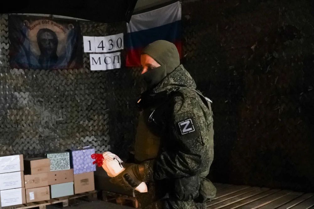 Крымские школьники передали новогодние подарки бойцам в Запорожскую область Крымские школьники передали новогодние подарки бойцам в Запорожскую область