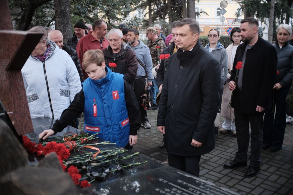 В Ялте почтили память погибших при исполнении воинского долга в Афганистане В Ялте почтили память погибших при исполнении воинского долга в Афганистане