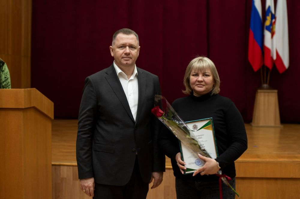 24 декабря в крымской столице состоялось праздничное предновогоднее мероприятие для членов территориальных и участковых избирательных комиссий 24 декабря в крымской столице состоялось праздничное предновогоднее мероприятие для членов территориальных и участковых избирательных комиссий