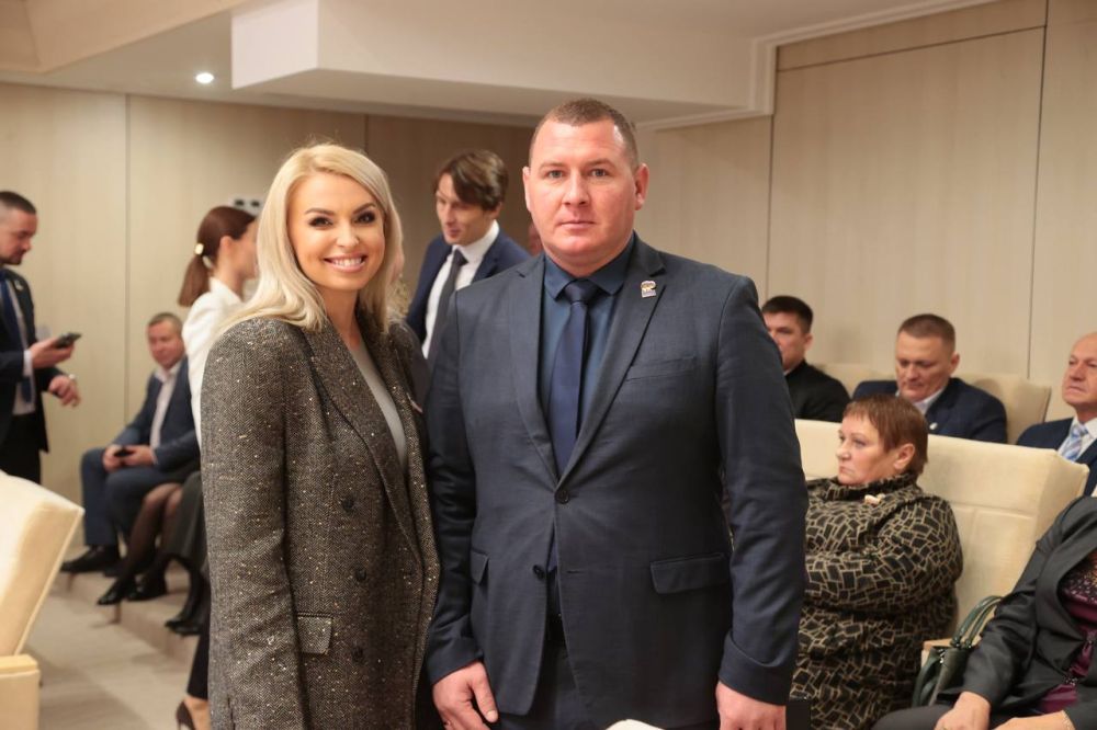 Анастасия Гридчина: Сегодня, состоялось заключительное в этом году заседание первой сессии третьего созыва Государственного Совета Республики Крым под председательством главы крымского парламента Владимира Андреевича... Анастасия Гридчина: Сегодня, состоялось заключительное в этом году заседание первой сессии третьего созыва Государственного Совета Республики Крым под председательством главы крымского парламента Владимира Андреевича...