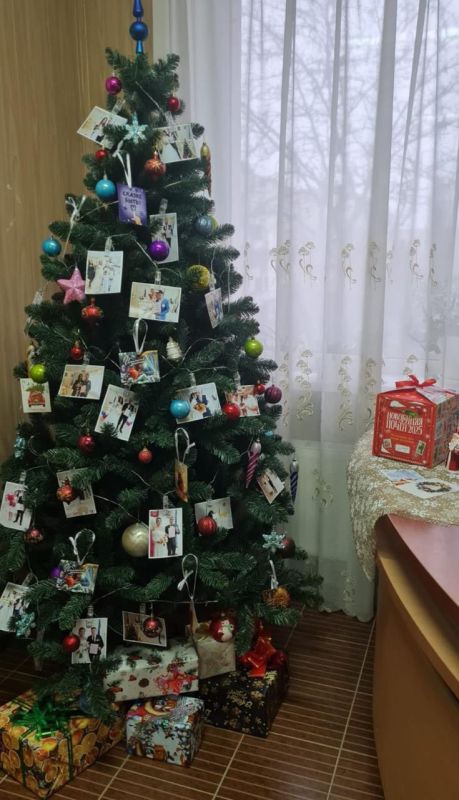 Джанкойский районный отдел ЗАГС также с удовольствием участвует в нашем «марафоне» по созданию новогоднего настроения для посетителей отделов ЗАГС Крыма. Джанкойский районный отдел ЗАГС также с удовольствием участвует в нашем «марафоне» по созданию новогоднего настроения для посетителей отделов ЗАГС Крыма.