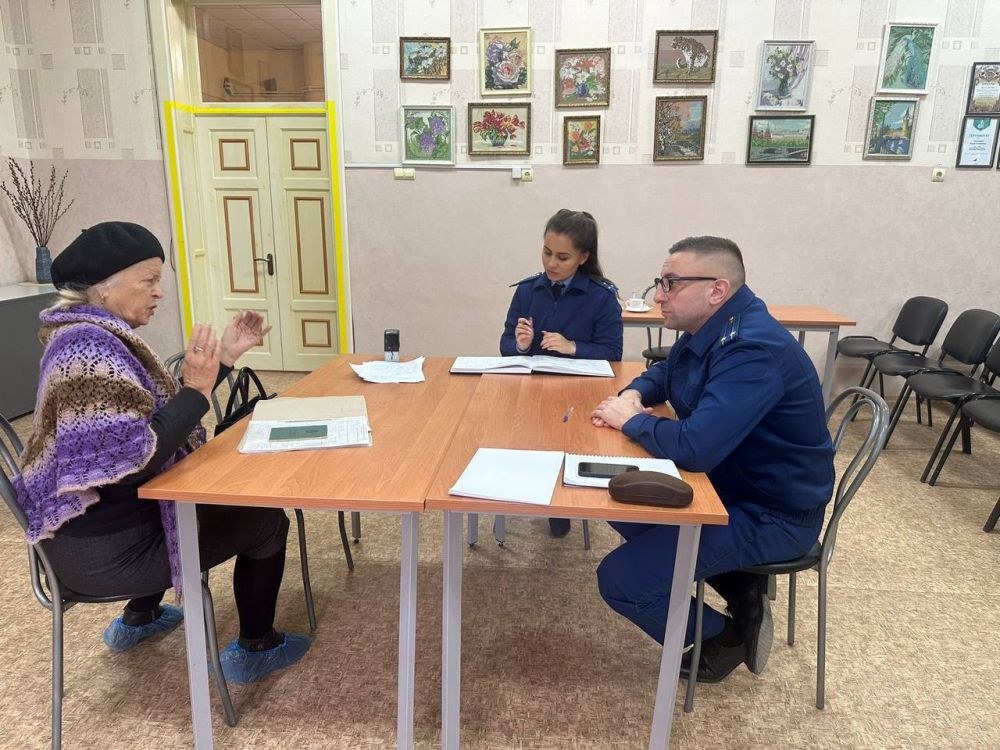 Прокурор Киевского района города Симферополя Андрей Семерок выехал в Государственное бюджетное учреждение Республики Крым "Центр социального обслуживания граждан пожилого возраста и инвалидов города Симферополя"... Прокурор Киевского района города Симферополя Андрей Семерок выехал в Государственное бюджетное учреждение Республики Крым "Центр социального обслуживания граждан пожилого возраста и инвалидов города Симферополя"...