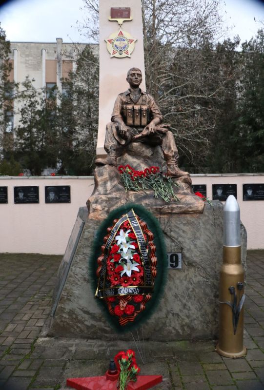 Ольга Урайкина: Сегодня в памятный день ввода советских войск в Афганистан на Аллее славы в городе Бахчисарай заместитель Председателя Бахчисарайского районного совета Михаил Колкунов принял участие в траурном возложении Ольга Урайкина: Сегодня в памятный день ввода советских войск в Афганистан на Аллее славы в городе Бахчисарай заместитель Председателя Бахчисарайского районного совета Михаил Колкунов принял участие в траурном возложении