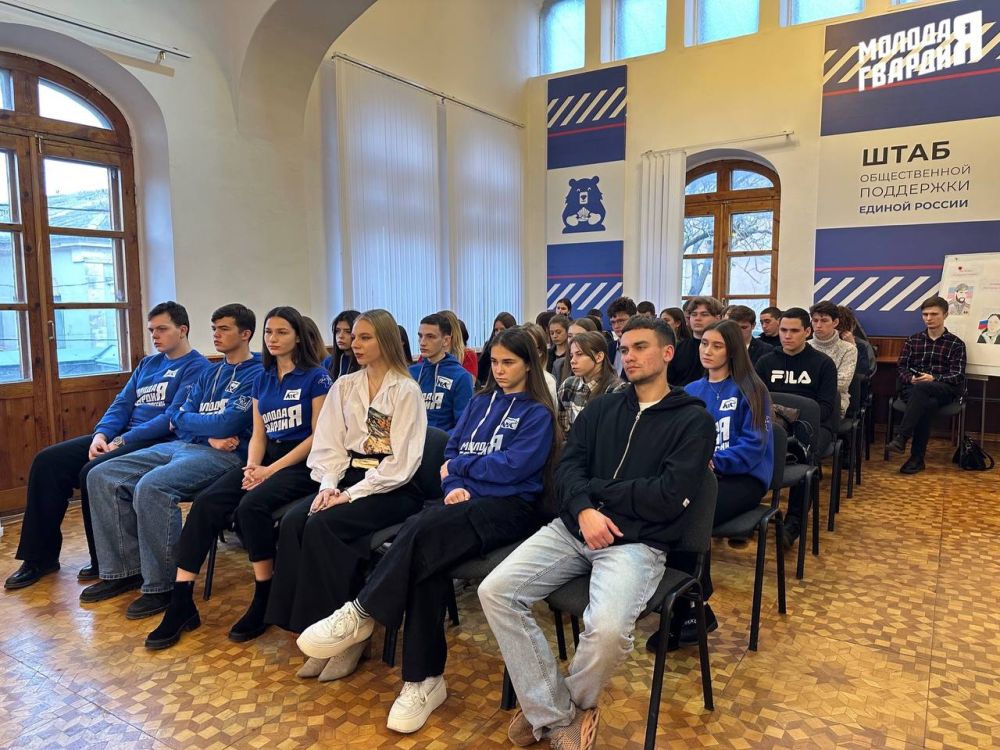 Активисты «Молодой Гвардии» Крыма встретились с Депутатом Государственной Думы Российской Федерации Константином Бахаревым Активисты «Молодой Гвардии» Крыма встретились с Депутатом Государственной Думы Российской Федерации Константином Бахаревым
