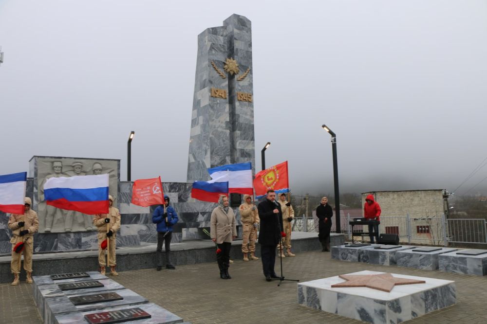 В с. Лесное открыли обновленный памятник в Великой Отечественной войны "Братская могила советских воинов" В с. Лесное открыли обновленный памятник в Великой Отечественной войны "Братская могила советских воинов"