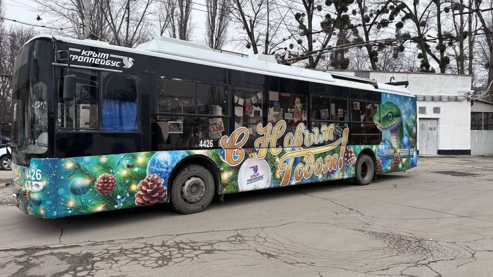 В Крыму на маршруты выходят новогодние троллейбусы В Крыму на маршруты выходят новогодние троллейбусы