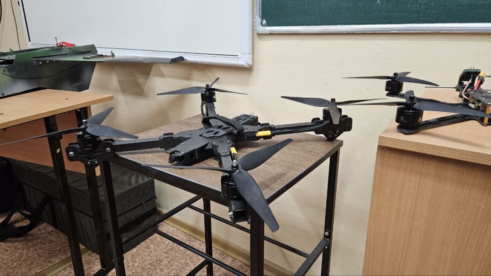 В Симферополе прошел образовательный практикум «Беспилотные технологии», который был организован РО ДОСААФ России Республики Крым для школьников В Симферополе прошел образовательный практикум «Беспилотные технологии», который был организован РО ДОСААФ России Республики Крым для школьников