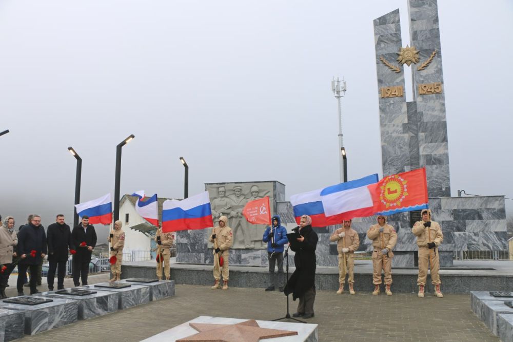 В с. Лесное открыли обновленный памятник в Великой Отечественной войны "Братская могила советских воинов" В с. Лесное открыли обновленный памятник в Великой Отечественной войны "Братская могила советских воинов"