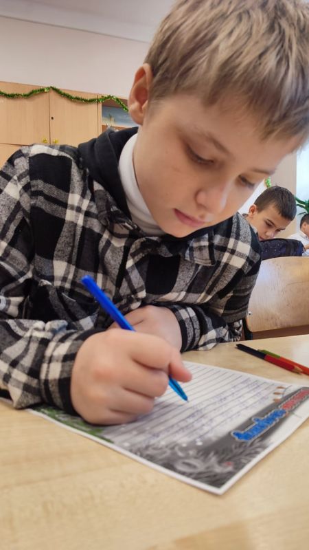 В МБОУ «СОШ №12 им. И. П. Крыжановского» в последние учебные дни перед Новым годом с энтузиазмом проводился сбор помощи для участников специальной военной операции В МБОУ «СОШ №12 им. И. П. Крыжановского» в последние учебные дни перед Новым годом с энтузиазмом проводился сбор помощи для участников специальной военной операции