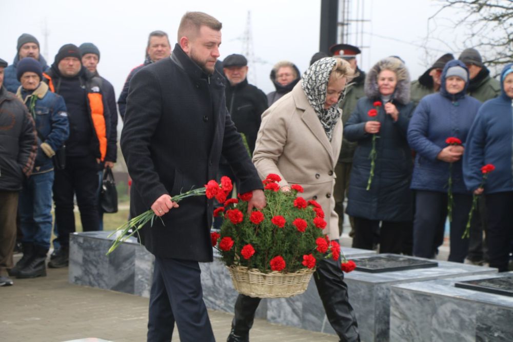 В с. Лесное открыли обновленный памятник в Великой Отечественной войны "Братская могила советских воинов" В с. Лесное открыли обновленный памятник в Великой Отечественной войны "Братская могила советских воинов"