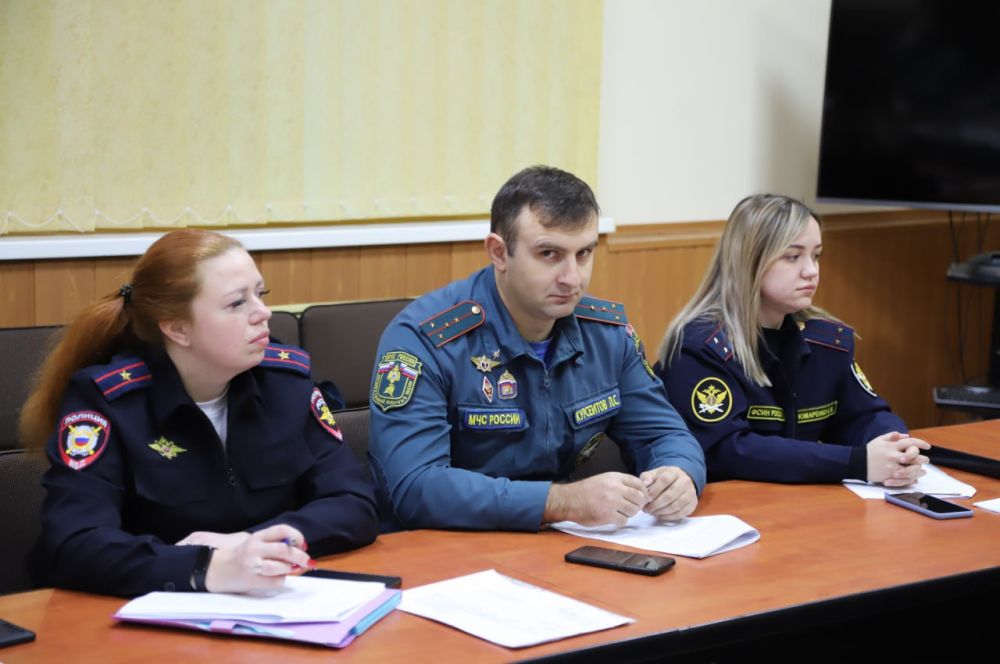 Под руководством заместителя главы администрации – начальника отдел культуры и межнациональных отношений Олеси Гуляевой прошло завершающее в текущем году заседание Комиссии по делам несовершеннолетних Под руководством заместителя главы администрации – начальника отдел культуры и межнациональных отношений Олеси Гуляевой прошло завершающее в текущем году заседание Комиссии по делам несовершеннолетних