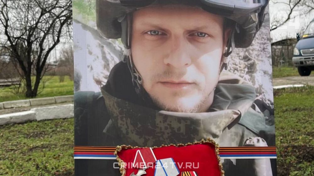 Памятный знак бойцу спецоперации Александру Гамову появился в Феодосии Памятный знак бойцу спецоперации Александру Гамову появился в Феодосии