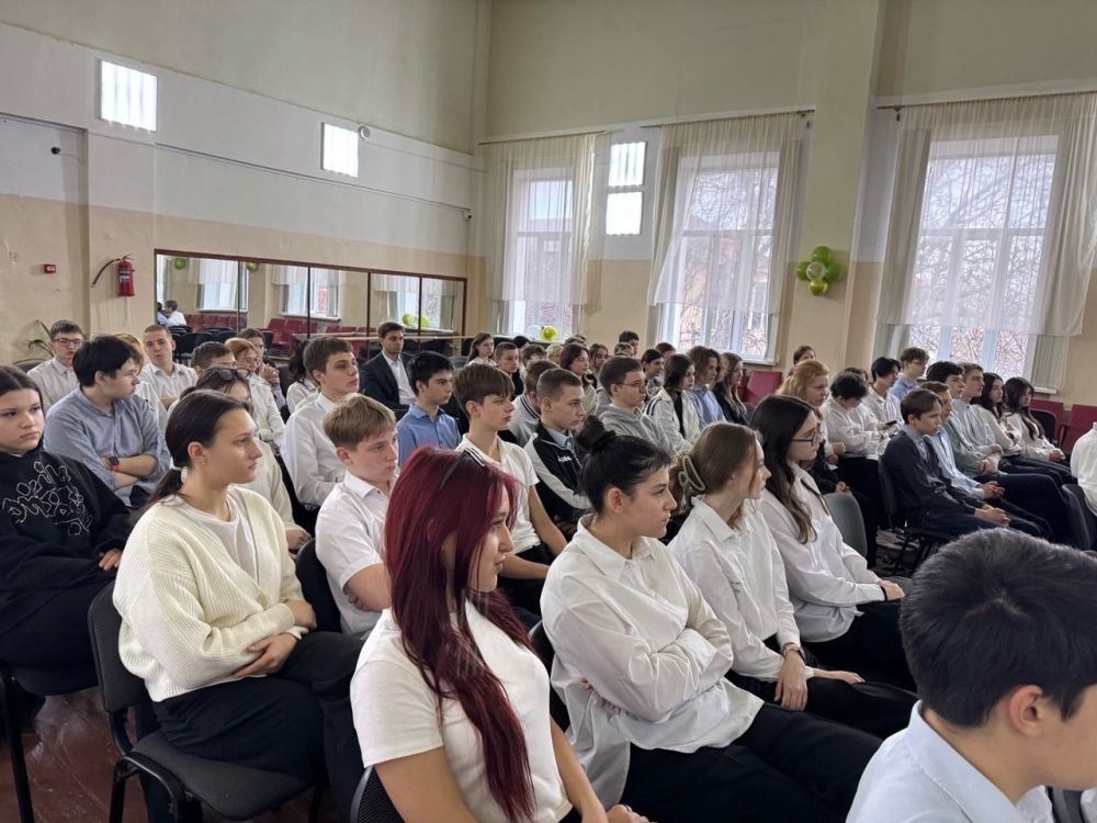 В МБОУ «СОШ №12 им. И. П. Крыжановского» представители Союза Ветеранов СВО по Республике Крым провели «Урок Мужества» для старшеклассников В МБОУ «СОШ №12 им. И. П. Крыжановского» представители Союза Ветеранов СВО по Республике Крым провели «Урок Мужества» для старшеклассников