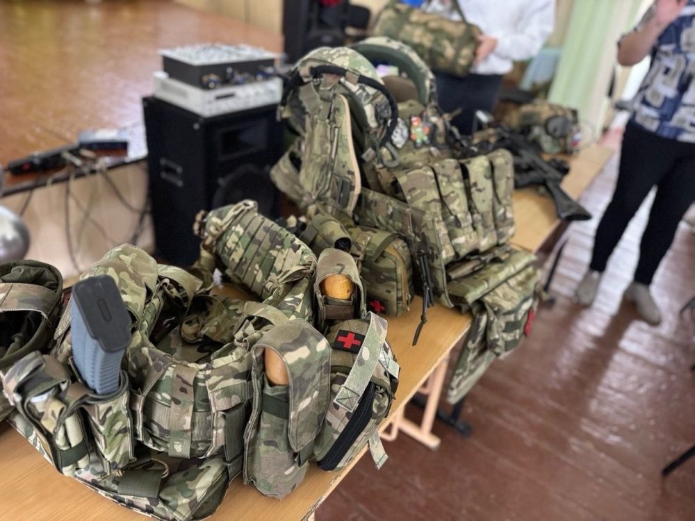 В МБОУ «СОШ №12 им. И. П. Крыжановского» представители Союза Ветеранов СВО по Республике Крым провели «Урок Мужества» для старшеклассников В МБОУ «СОШ №12 им. И. П. Крыжановского» представители Союза Ветеранов СВО по Республике Крым провели «Урок Мужества» для старшеклассников