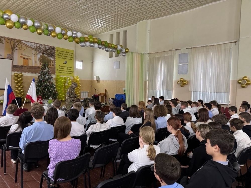 В МБОУ «СОШ №12 им. И. П. Крыжановского» представители Союза Ветеранов СВО по Республике Крым провели «Урок Мужества» для старшеклассников В МБОУ «СОШ №12 им. И. П. Крыжановского» представители Союза Ветеранов СВО по Республике Крым провели «Урок Мужества» для старшеклассников