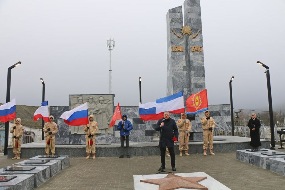 В с. Лесное открыли обновленный памятник в Великой Отечественной войны "Братская могила советских воинов" В с. Лесное открыли обновленный памятник в Великой Отечественной войны "Братская могила советских воинов"