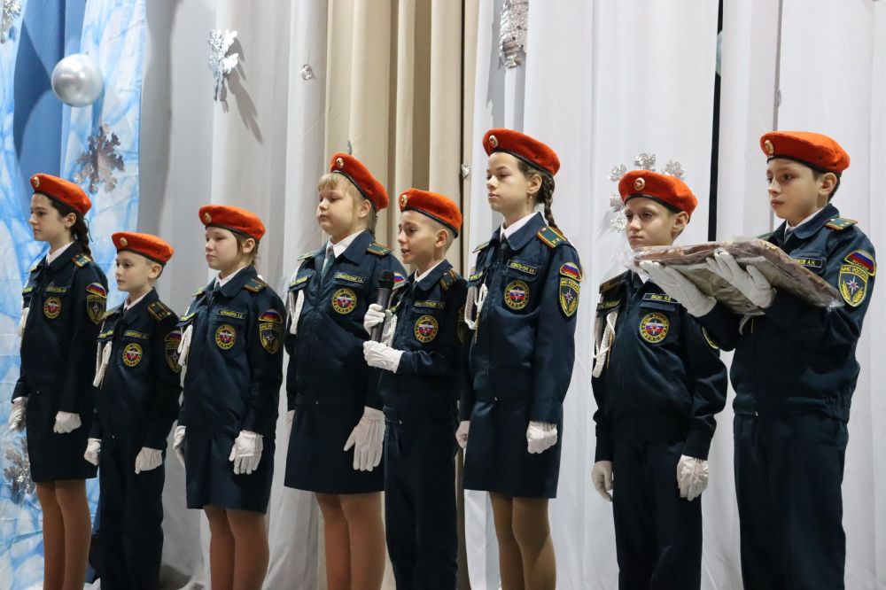 Сегодня свой профессиональный праздник отмечают сотрудники подразделений Министерства чрезвычайных ситуаций России Сегодня свой профессиональный праздник отмечают сотрудники подразделений Министерства чрезвычайных ситуаций России