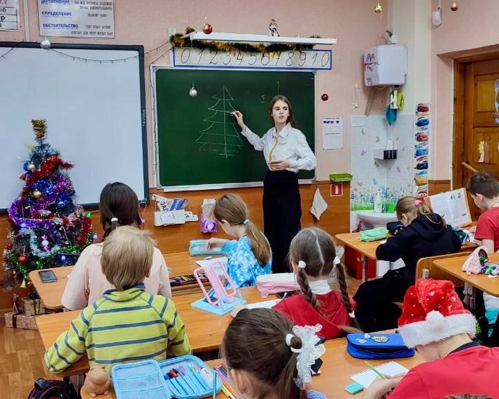 В школе № 4 имени А.Н. Кесаева в честь наступающего Нового года прошли новогодние мастер-классы для начальной школы В школе № 4 имени А.Н. Кесаева в честь наступающего Нового года прошли новогодние мастер-классы для начальной школы