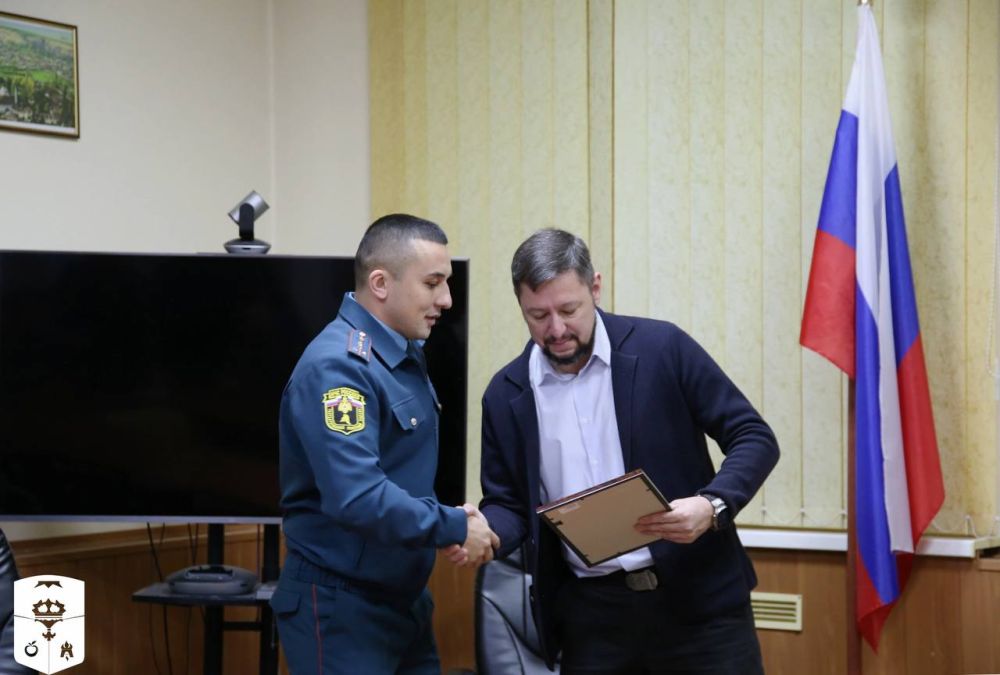 В Бахчисарае чествовали спасателей В Бахчисарае чествовали спасателей
