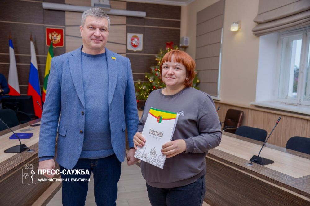 Жители Евпатории получили земельные участки и ключи от квартир Жители Евпатории получили земельные участки и ключи от квартир