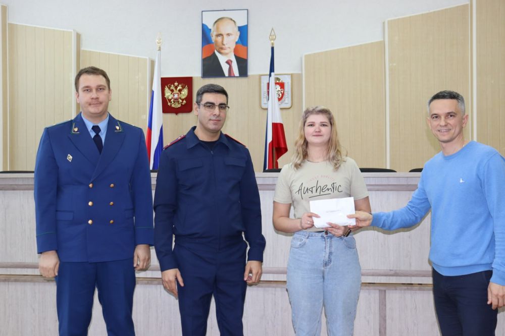 Сергей Петелин: В администрации Симферопольского района совместно с представителями районной прокуратуры состоялась торжественная церемония вручения ключей от новых квартир детям-сиротам, относящимся к категории детей-сирот... Сергей Петелин: В администрации Симферопольского района совместно с представителями районной прокуратуры состоялась торжественная церемония вручения ключей от новых квартир детям-сиротам, относящимся к категории детей-сирот...