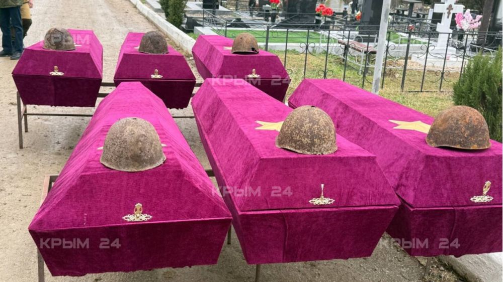 В Феодосии прошла церемония перезахоронения 71 бойца Великой Отечественной войны В Феодосии прошла церемония перезахоронения 71 бойца Великой Отечественной войны