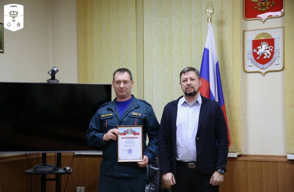В Бахчисарае чествовали спасателей В Бахчисарае чествовали спасателей