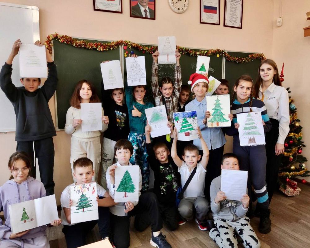 В школе № 4 имени А.Н. Кесаева в честь наступающего Нового года прошли новогодние мастер-классы для начальной школы В школе № 4 имени А.Н. Кесаева в честь наступающего Нового года прошли новогодние мастер-классы для начальной школы