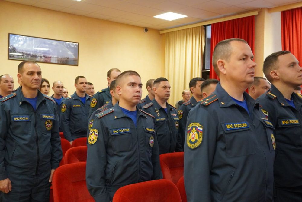 В администрации города Керчи состоялось торжественное награждение сотрудников 3 пожарно-спасательного отряда Федеральной пожарной службы МЧС России по РК и Специального морского отряда Главного управления МЧС России по РК В администрации города Керчи состоялось торжественное награждение сотрудников 3 пожарно-спасательного отряда Федеральной пожарной службы МЧС России по РК и Специального морского отряда Главного управления МЧС России по РК