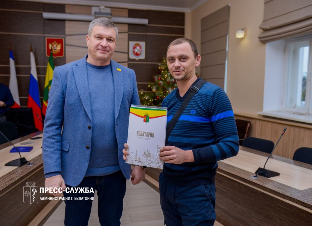 Жители Евпатории получили земельные участки и ключи от квартир Жители Евпатории получили земельные участки и ключи от квартир