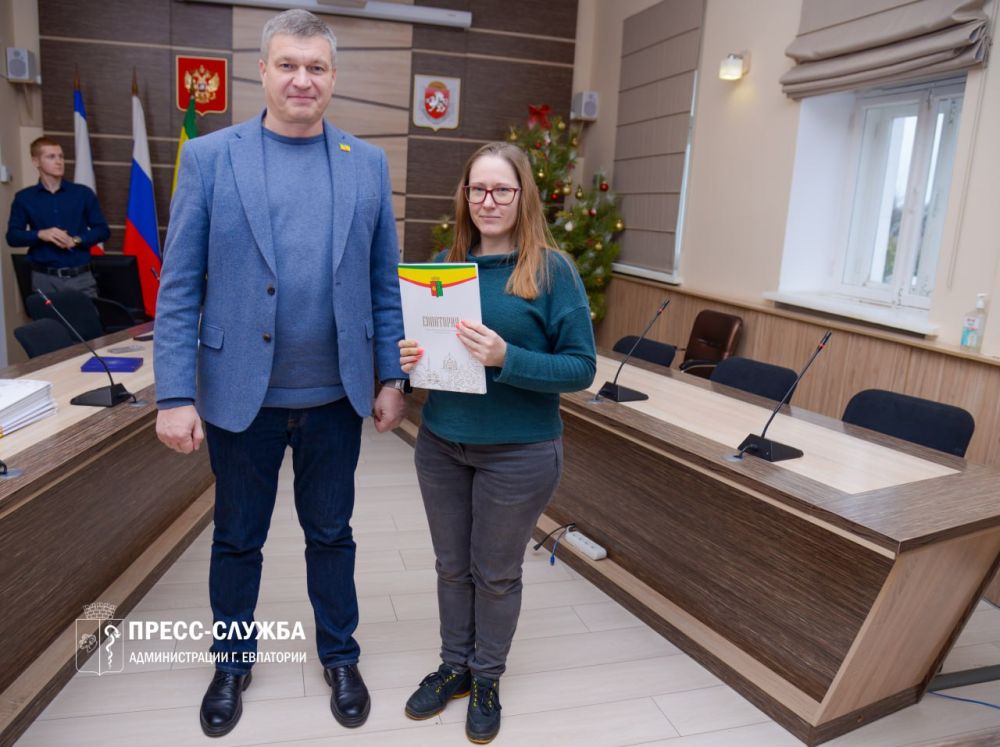 Жители Евпатории получили земельные участки и ключи от квартир Жители Евпатории получили земельные участки и ключи от квартир