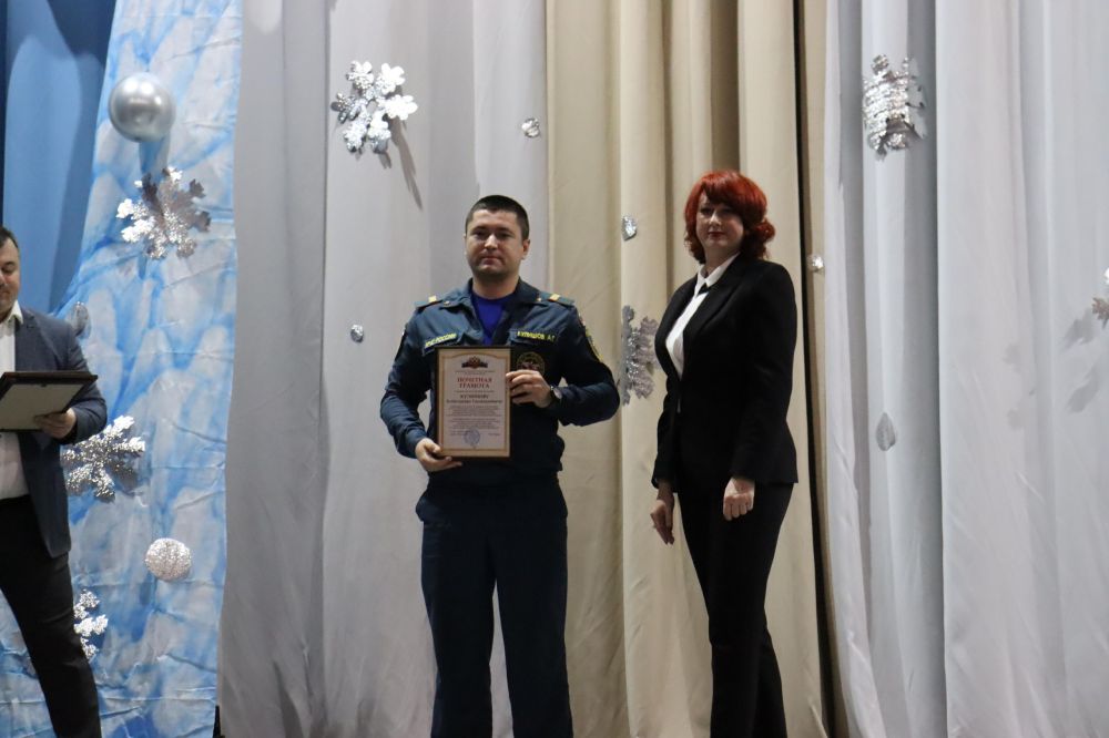 Сегодня свой профессиональный праздник отмечают сотрудники подразделений Министерства чрезвычайных ситуаций России Сегодня свой профессиональный праздник отмечают сотрудники подразделений Министерства чрезвычайных ситуаций России