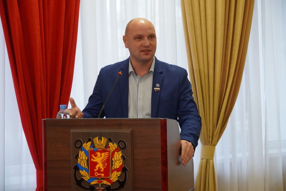 #городские_новости. Сегодня еще двоим керчанкам из числа детей-сирот вручили ключи от квартир. Глава муниципального образования Керчи Денис КОЛЕСНИК, глава администрации Олег КАТОРГИН совместно заместителем прокурора Юлией... #городские_новости. Сегодня еще двоим керчанкам из числа детей-сирот вручили ключи от квартир. Глава муниципального образования Керчи Денис КОЛЕСНИК, глава администрации Олег КАТОРГИН совместно заместителем прокурора Юлией...