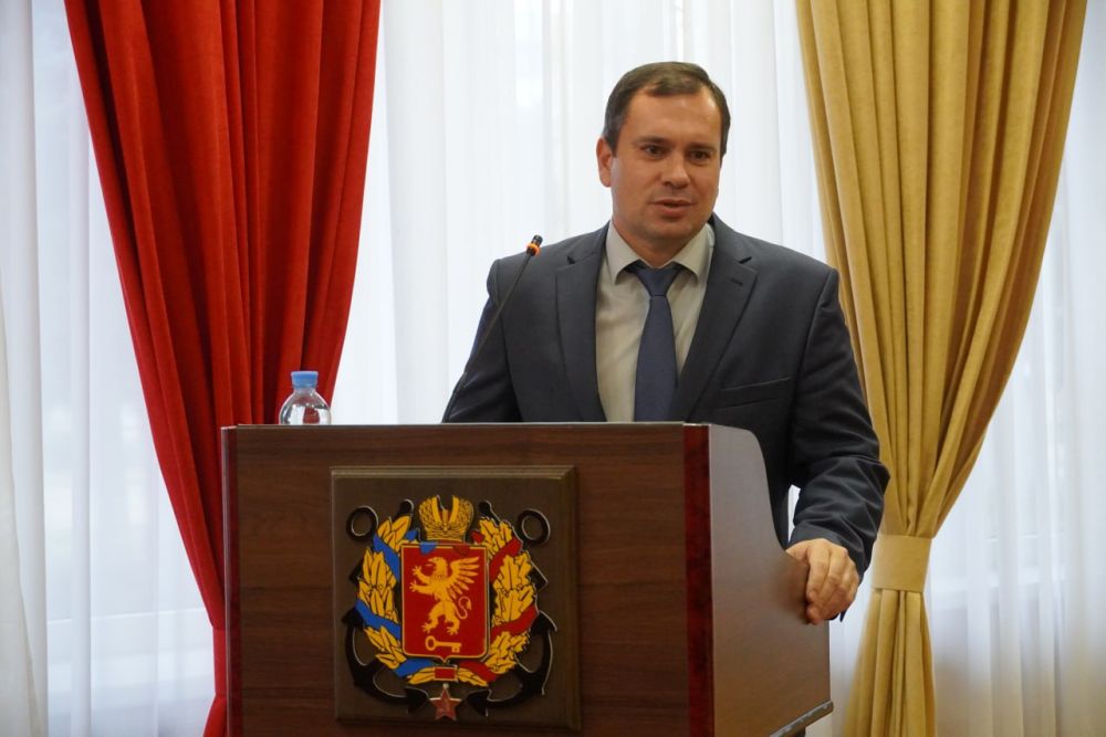 #городские_новости. Сегодня еще двоим керчанкам из числа детей-сирот вручили ключи от квартир. Глава муниципального образования Керчи Денис КОЛЕСНИК, глава администрации Олег КАТОРГИН совместно заместителем прокурора Юлией... #городские_новости. Сегодня еще двоим керчанкам из числа детей-сирот вручили ключи от квартир. Глава муниципального образования Керчи Денис КОЛЕСНИК, глава администрации Олег КАТОРГИН совместно заместителем прокурора Юлией...