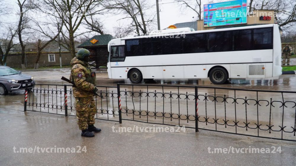 В Черноморском районе на каждой улице и перекрестке выставлены блокпосты на время учений «БАРСов» В Черноморском районе на каждой улице и перекрестке выставлены блокпосты на время учений «БАРСов»