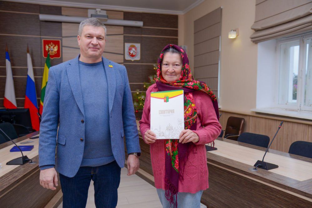 Александр Юрьев: Сегодня состоялось последнее в этом году вручение ключей от квартир и постановлений на выдачу земельных участков Александр Юрьев: Сегодня состоялось последнее в этом году вручение ключей от квартир и постановлений на выдачу земельных участков