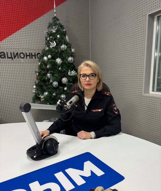В преддверии Нового года начальник пресс-службы МВД по Республике Крым Наталья Кашкарова совместно с коллегами из АНО «ТРК «Крым» предостерегают крымчан от атак дистанционных мошенников с попытками "вербовки" В преддверии Нового года начальник пресс-службы МВД по Республике Крым Наталья Кашкарова совместно с коллегами из АНО «ТРК «Крым» предостерегают крымчан от атак дистанционных мошенников с попытками "вербовки"