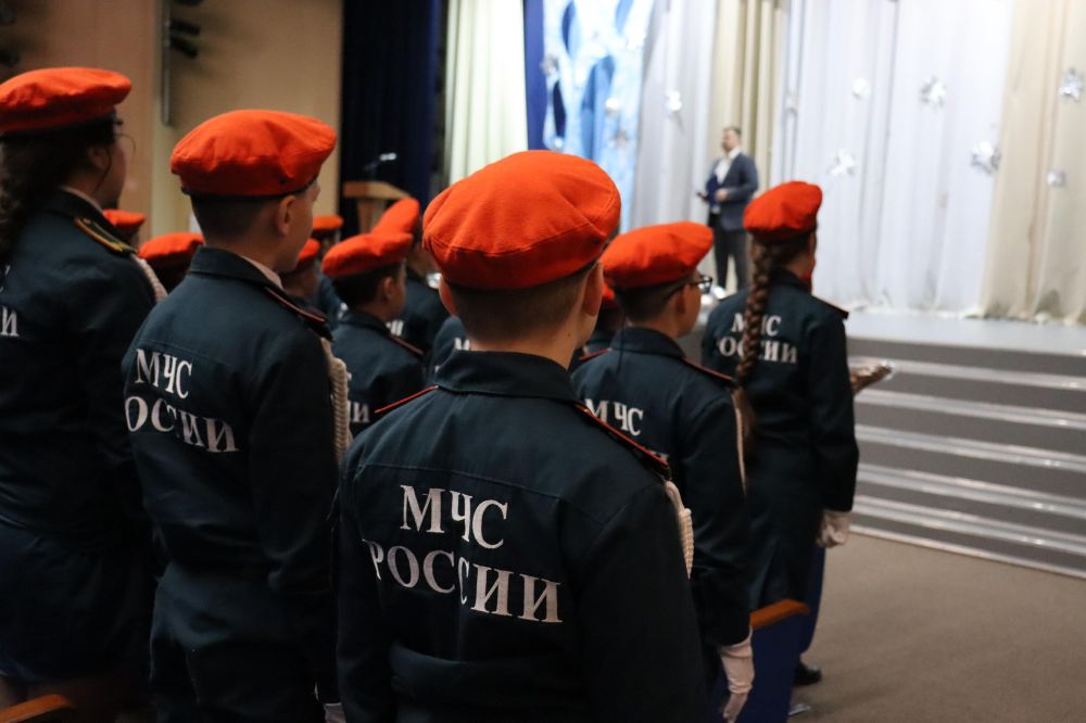 Сегодня свой профессиональный праздник отмечают сотрудники подразделений Министерства чрезвычайных ситуаций России Сегодня свой профессиональный праздник отмечают сотрудники подразделений Министерства чрезвычайных ситуаций России